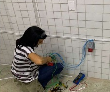 Manutenção elétrica no laboratório de energias renováveis